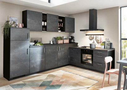 H+G Küchenwelt – Moderne, klassische L-Küche in Granitoptik.